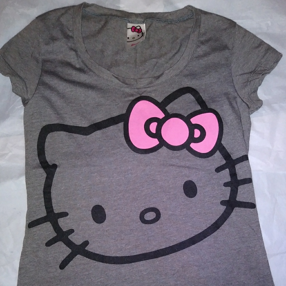 Hello kitty tee Size Large